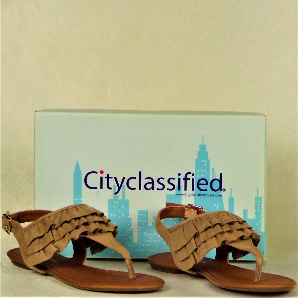 CITY CLASSIFIED size 6 NACHO-S wheat flat-heel slingback thong sandals